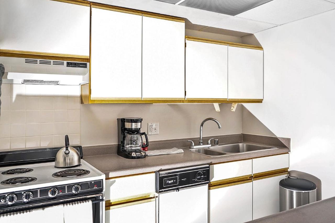 Short Term Rentals At The Park At Trowbridge Senior Community Southfield Luaran gambar