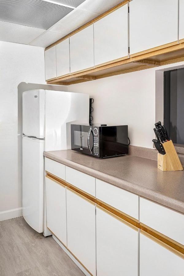Short Term Rentals At The Park At Trowbridge Senior Community Southfield Luaran gambar